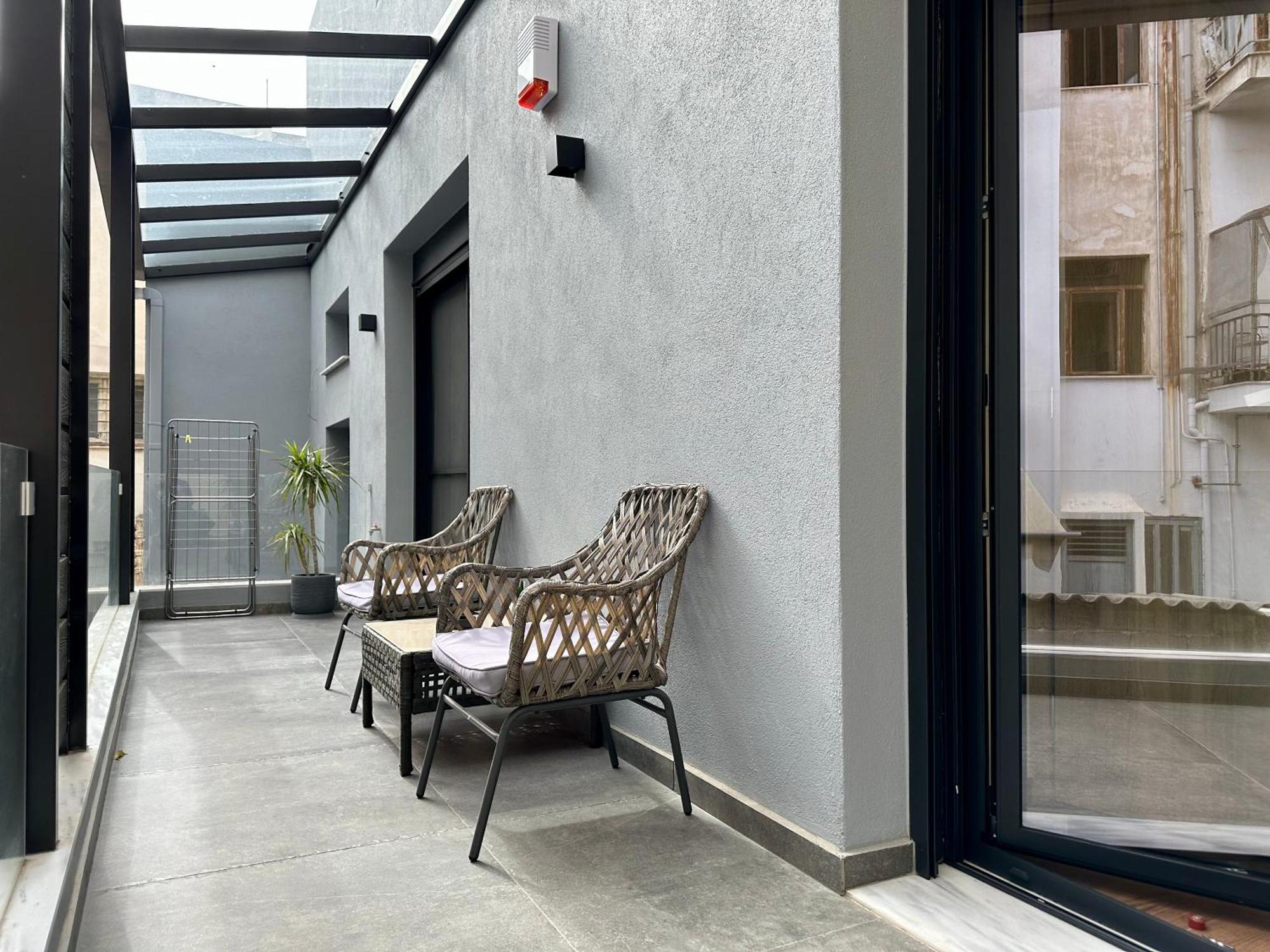 T&T Luxury Apartments - Rooftop Jacuzzi Athens Ngoại thất bức ảnh