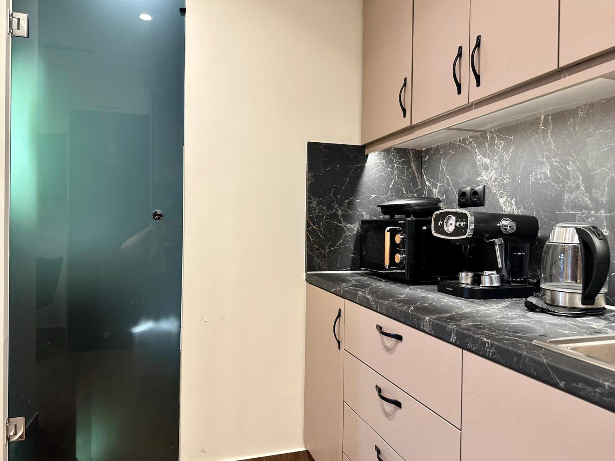 T&T Luxury Apartments - Rooftop Jacuzzi Athens Ngoại thất bức ảnh