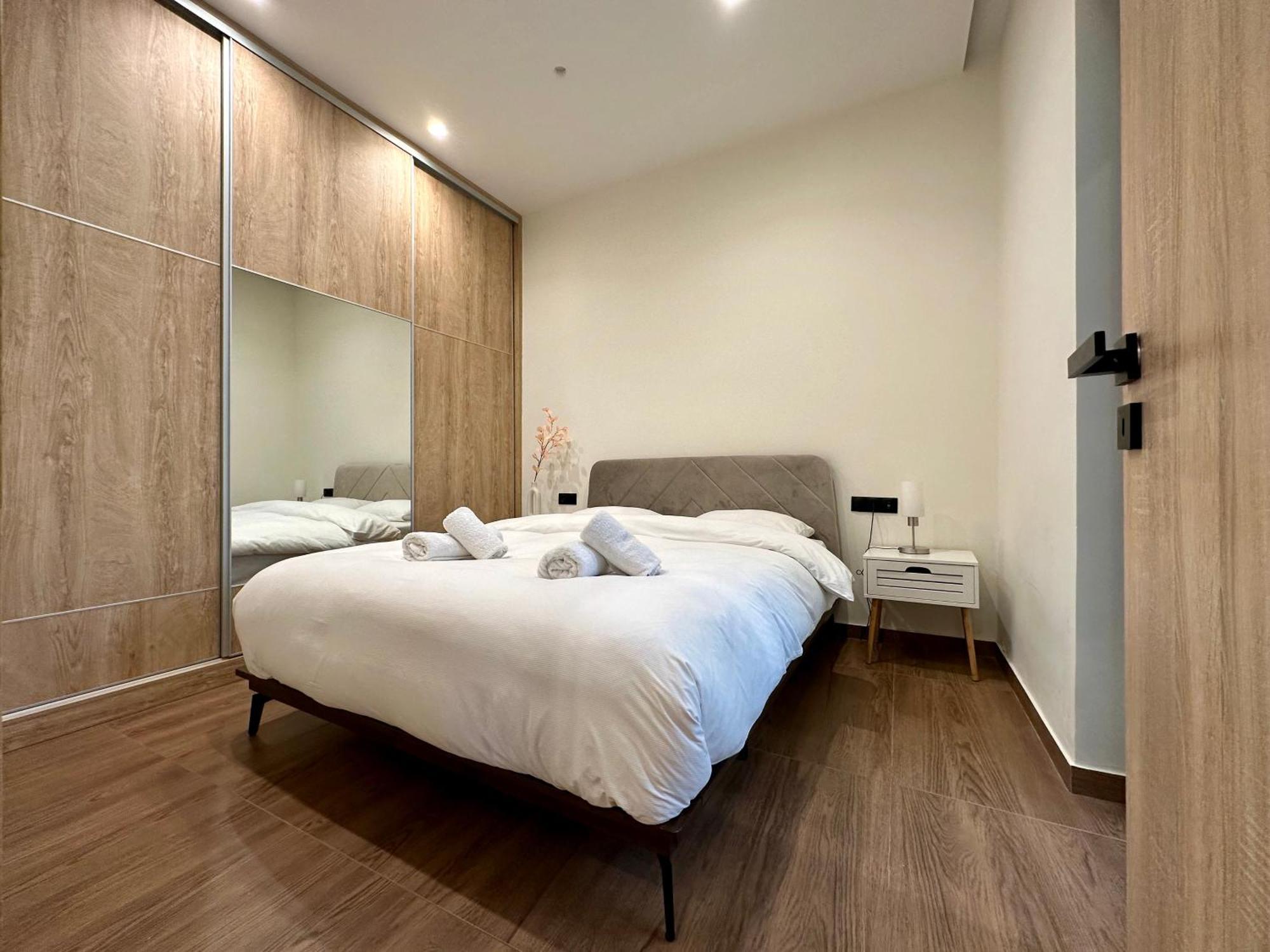 T&T Luxury Apartments - Rooftop Jacuzzi Athens Ngoại thất bức ảnh