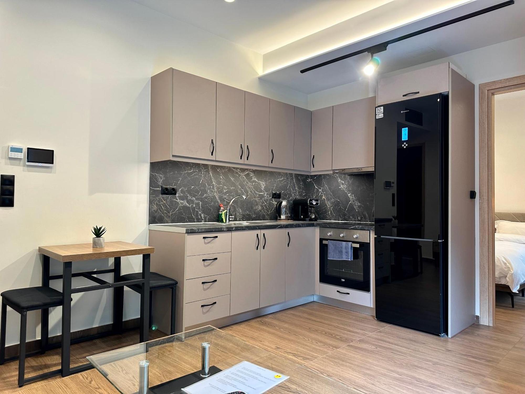 T&T Luxury Apartments - Rooftop Jacuzzi Athens Ngoại thất bức ảnh